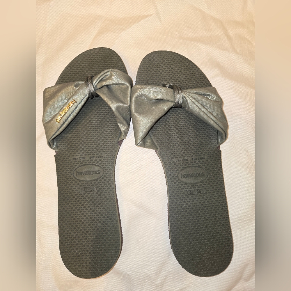 Havaianas Green Sandals with Textured Sole